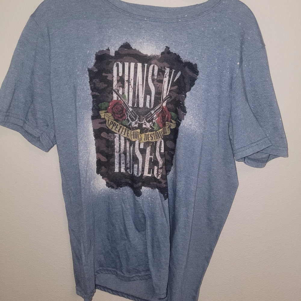GUNS and Roses Graohic Tee